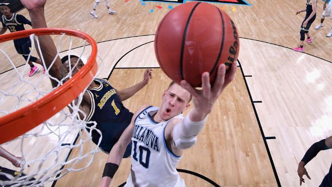 Donte DiVencenzo drives to the basket to lead Villanova to another NCAA championship.