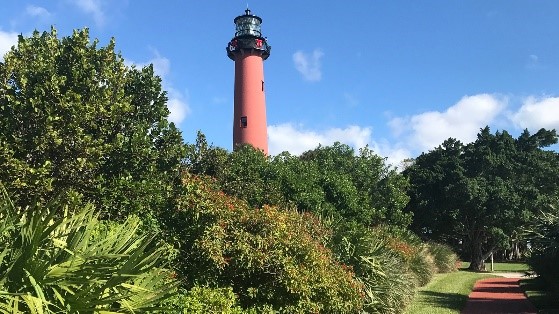 Be a tourist and enjoy a day trip at the Jupiter Lighthouse.