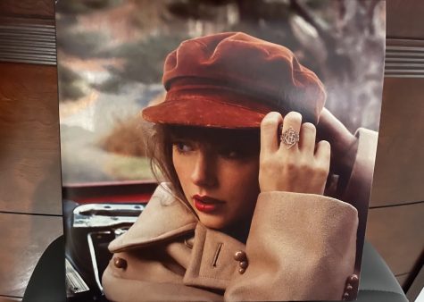 Taylor Swifts Red (Taylors Version) on vinyl.