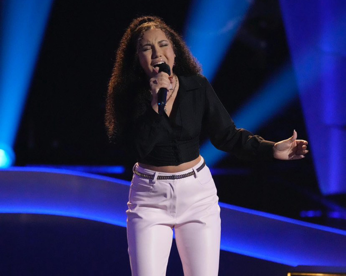 Arce performing This City during her audition on The Voice.
